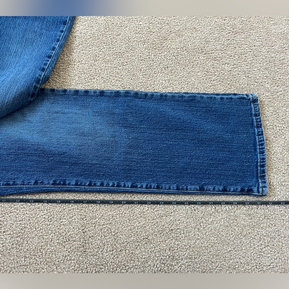 Lucky Brand Classic Fit Regular Length Jeans size 10/30 - Picture 6 of 7